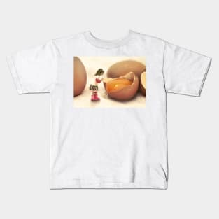 Mila and the Giant Egg Kids T-Shirt